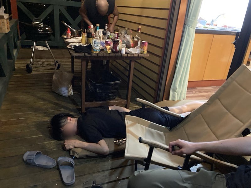 酔いつぶれる最年少