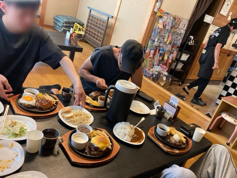 翌日は郡上のハンバーグ屋さんでランチ