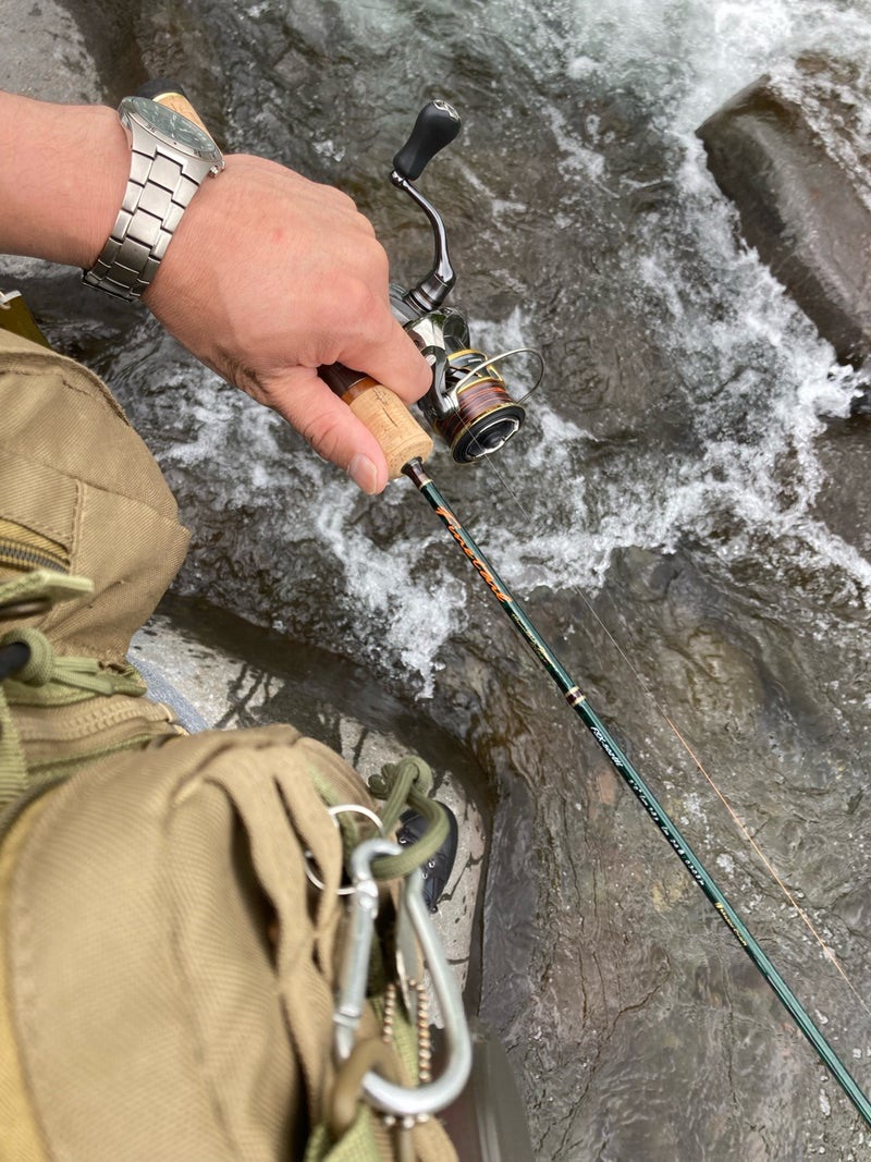 メジャークラフトの渓流ロッド、ファインテール502Uとシマノ、ツインパワーを持つSHひろあき