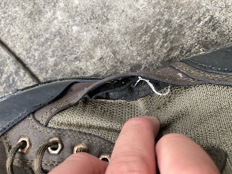 側面が剥がれたリトルプレゼンツ　ライトウエイトウエーディングシューズ