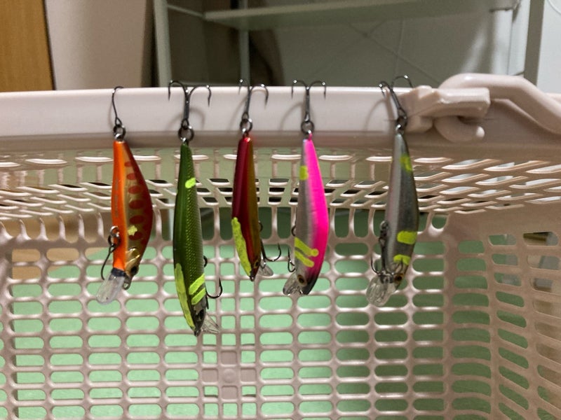 マーカーを塗ってカスタムした渓流ルアーのリフレイン４５XS、シルバークリークミノー、Dコンタクト５０