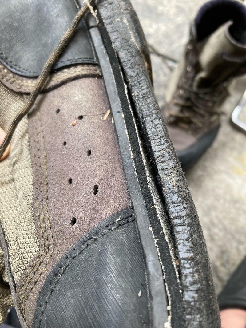 靴底が剥がれたリトルプレゼンツ　ライトウエイトウエーディングシューズ