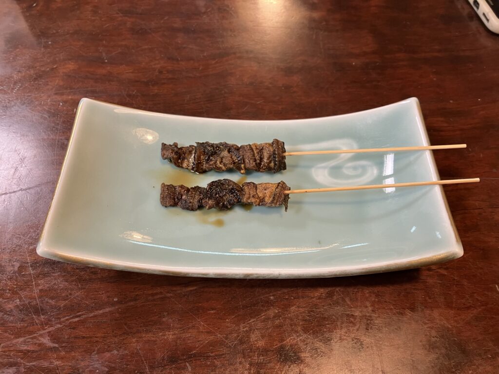 金沢では人気のトジョウの蒲焼き。ぶつ切りにしたどじょうを串焼きにして、骨までそのまま食べられる