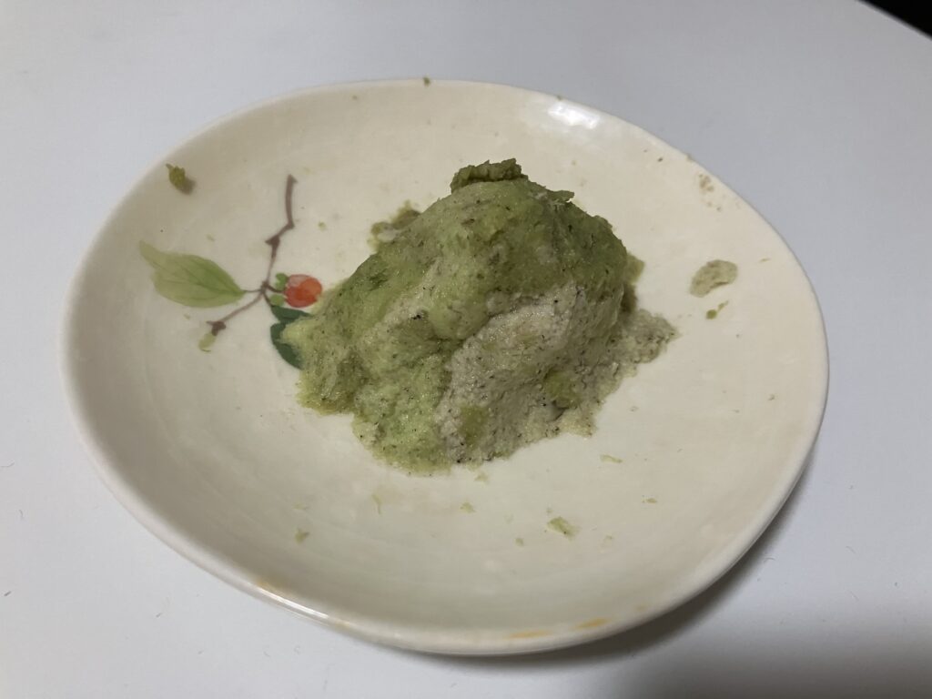 北陸・金沢市内の渓流で採った天然ワサビのすりおろし