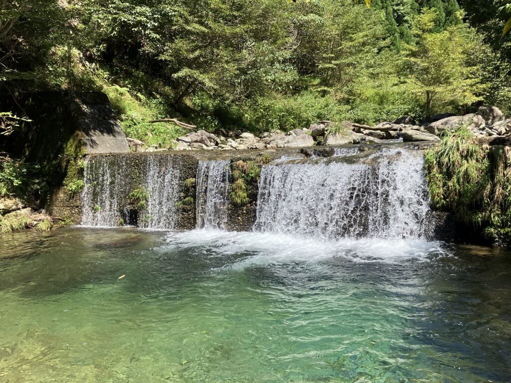 郡上の渓流にある堰堤