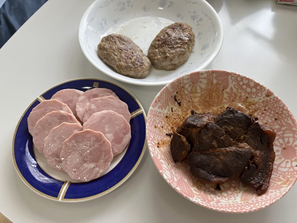 明宝ハム、豚の角煮、飛騨牛入りハンバーグ