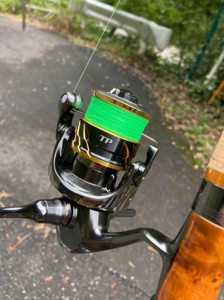 SHひろあきが渓流で使用するスピニングリール、ツインパワーのラインローラーをメンテナンス(交換)