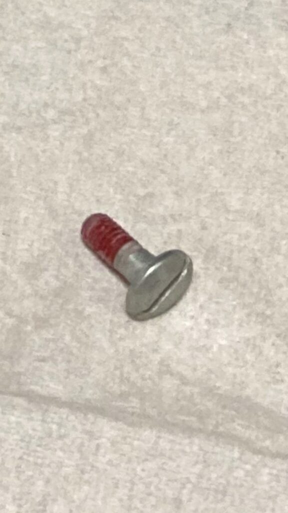 シマノ20ツインパワーC2000SHGのラインローラー部の固定ボルト