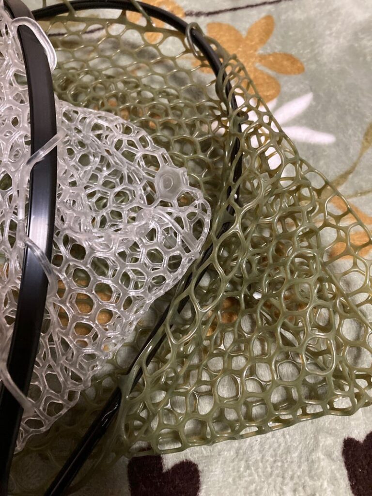 様々な色のシリコンラバーネットが重なっている画像