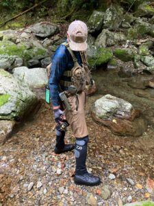 ダイワ ネオゲーター NG-400を着用したウエットウエーディング（ゲータースタイル）装備のSHひろあき