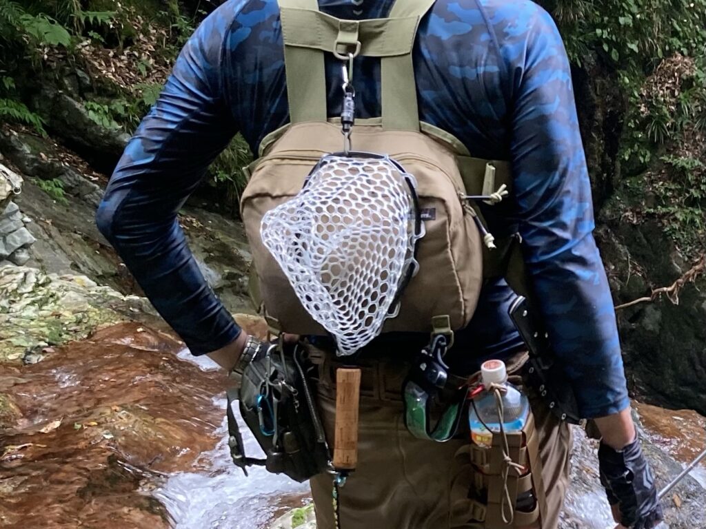 スミス　ミニラバーネットコルク40をマグネットリリーサーとスパイラルコードを使用して装備するSHひろあき